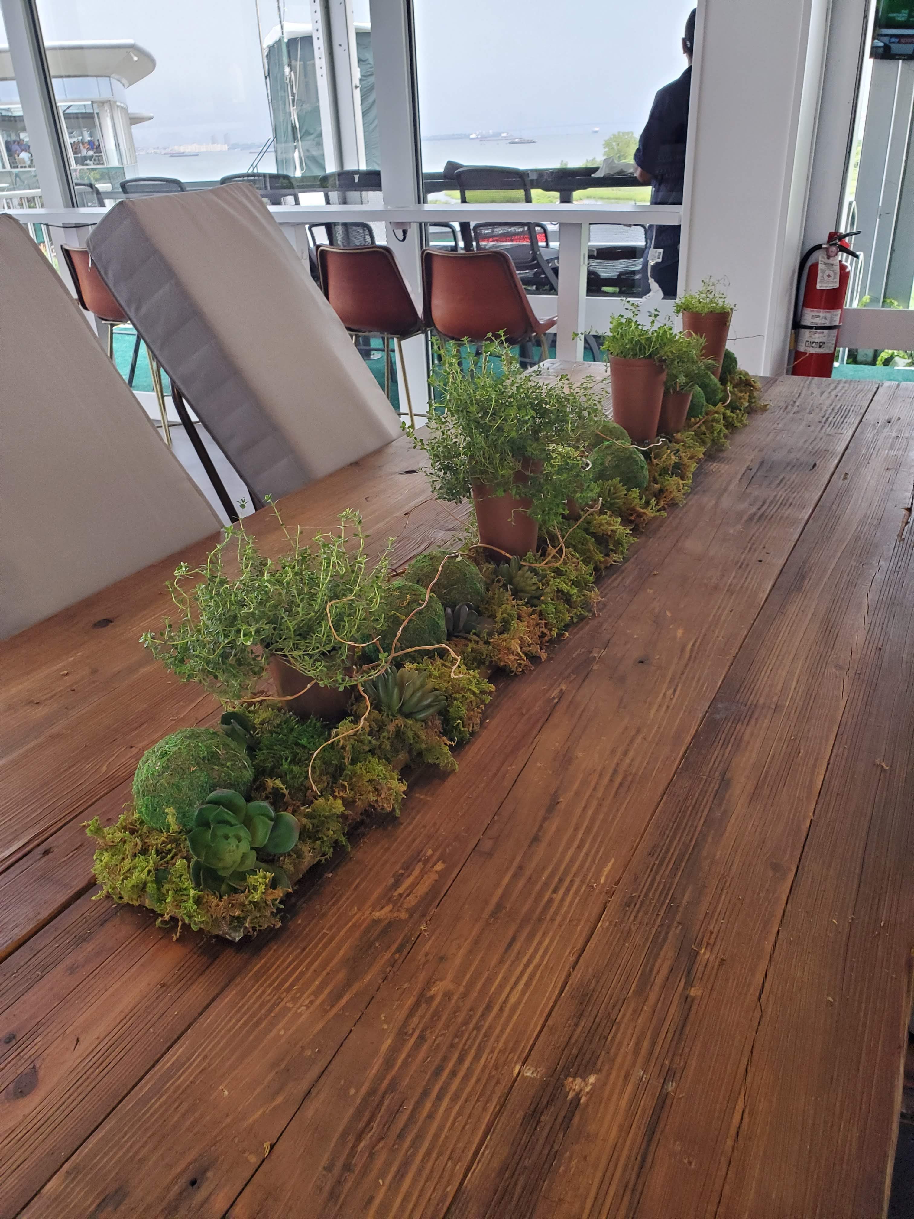 Green plant table runner